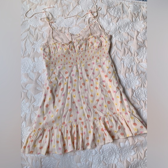 Elodie Dainty Flower Power Dress - Picture 3 of 8